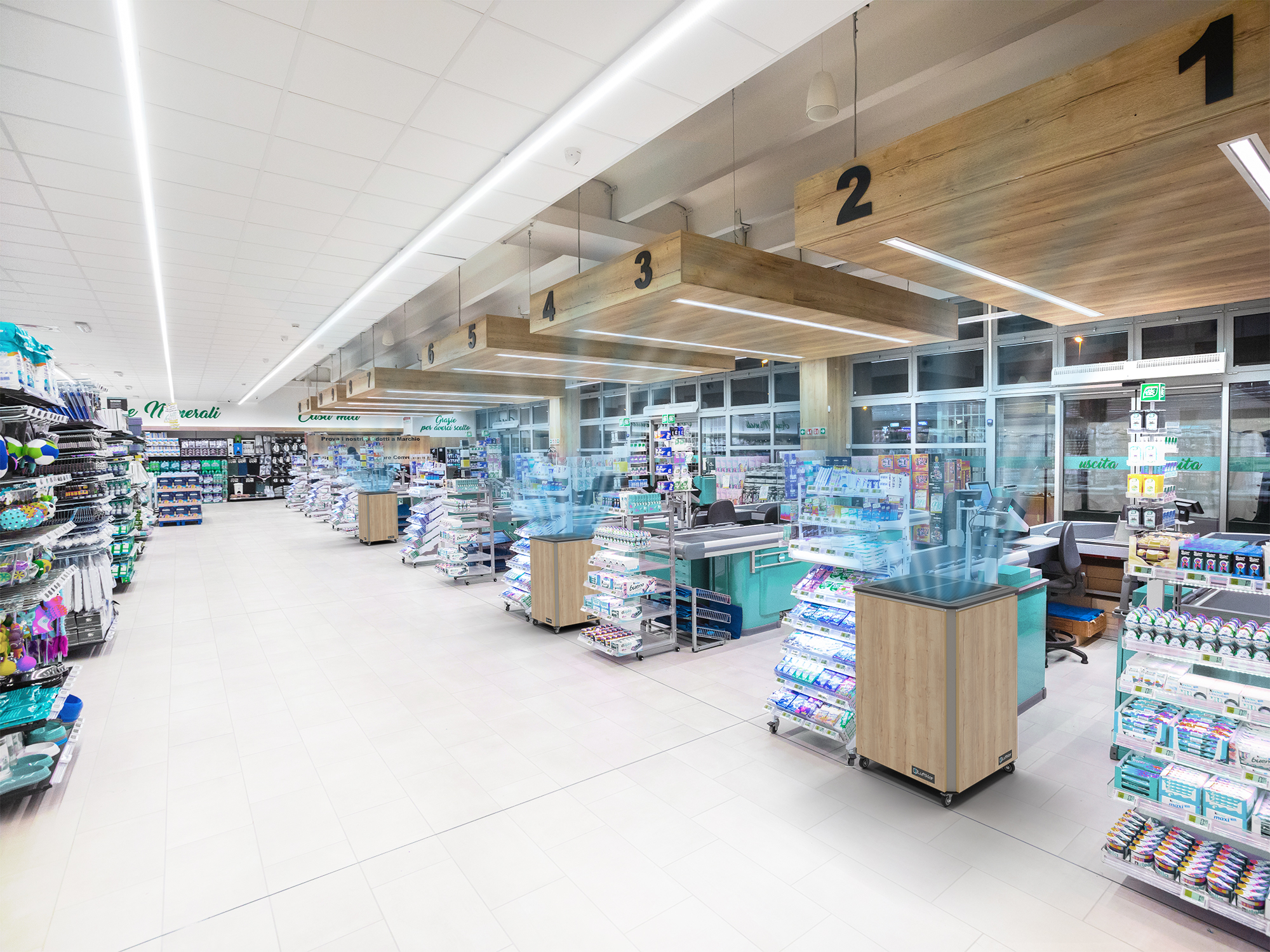 Luftklar Luftreiniger in der Kassenzone in einem Supermarkt